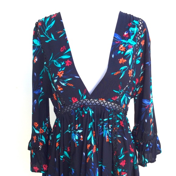 Boho Chic Floral Crochet Dress - Picture 3 of 4